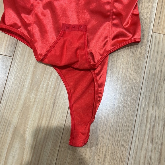 Red silk type body suit never worn - Picture 2 of 4
